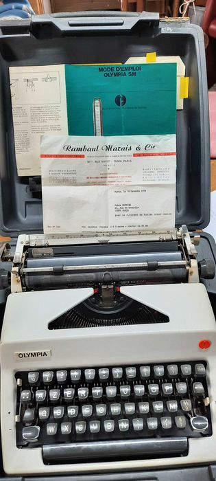 Duas máquinas de escrever
