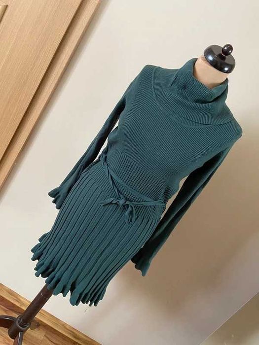 Sweterkowa sukienka midi golf butelkowy zielony ciemny   m l 38