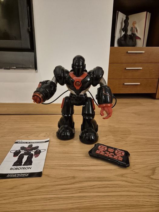 Robotron com comando e instrucoes