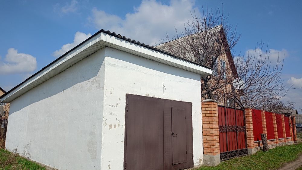 Продається 2х поверховий будинок у Фастові.