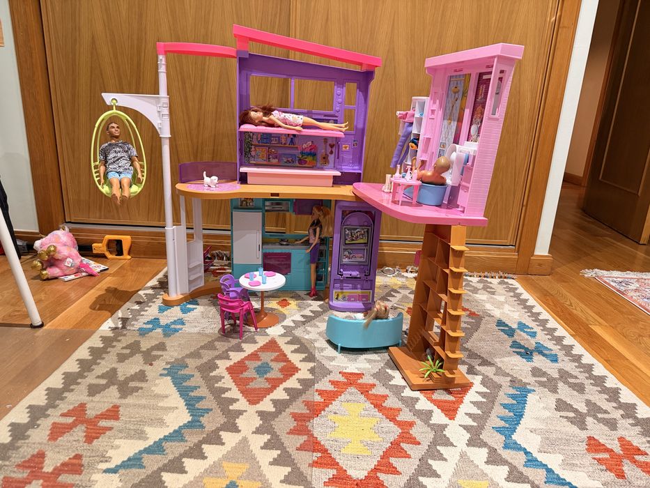 Casa da Barbie com bonecos