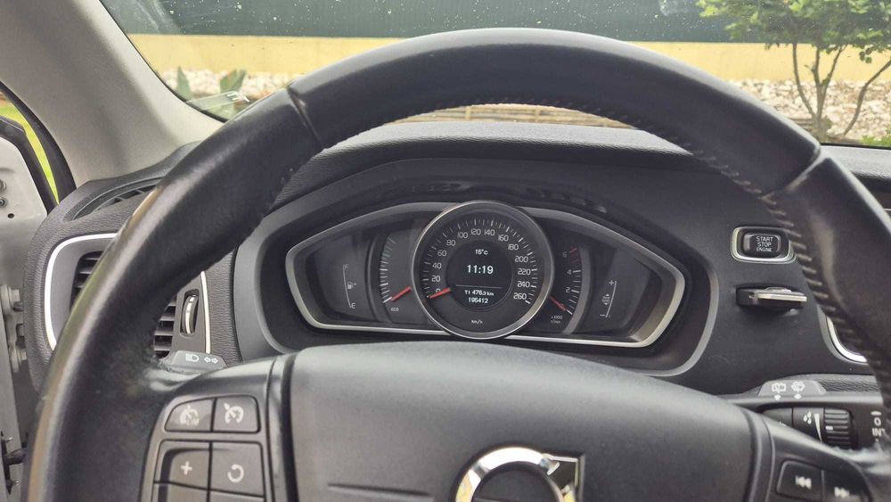 Volvo v40 D2 120cv