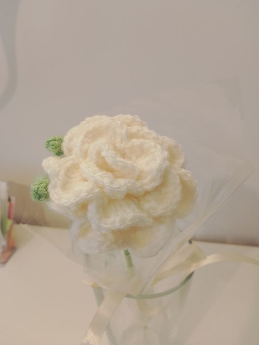 Kwiaty na szydełku rękodzieło