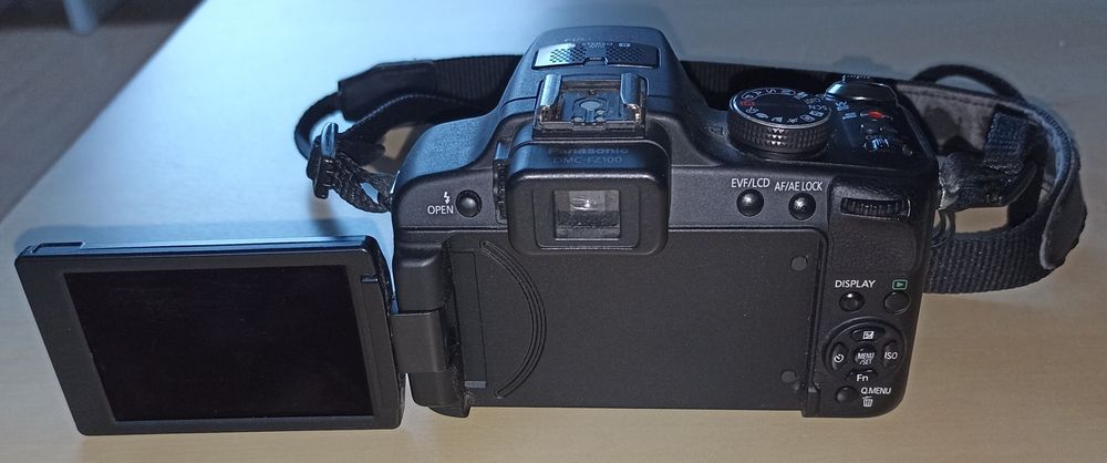 Panasonic Lumix FZ100 + bolsa case logic