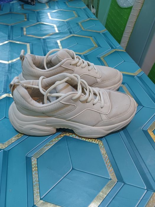 Продам жіночі текстильні кросівки