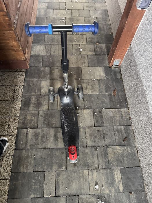 Hulajnoga trojkolowa