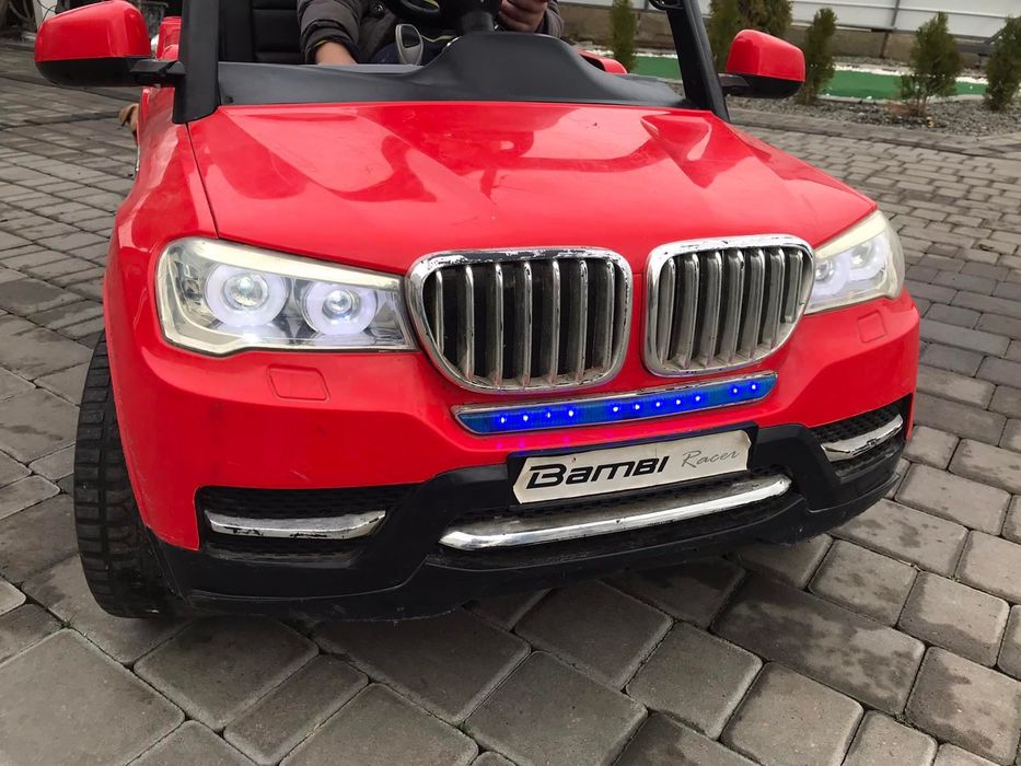 Дитячий електромобіль