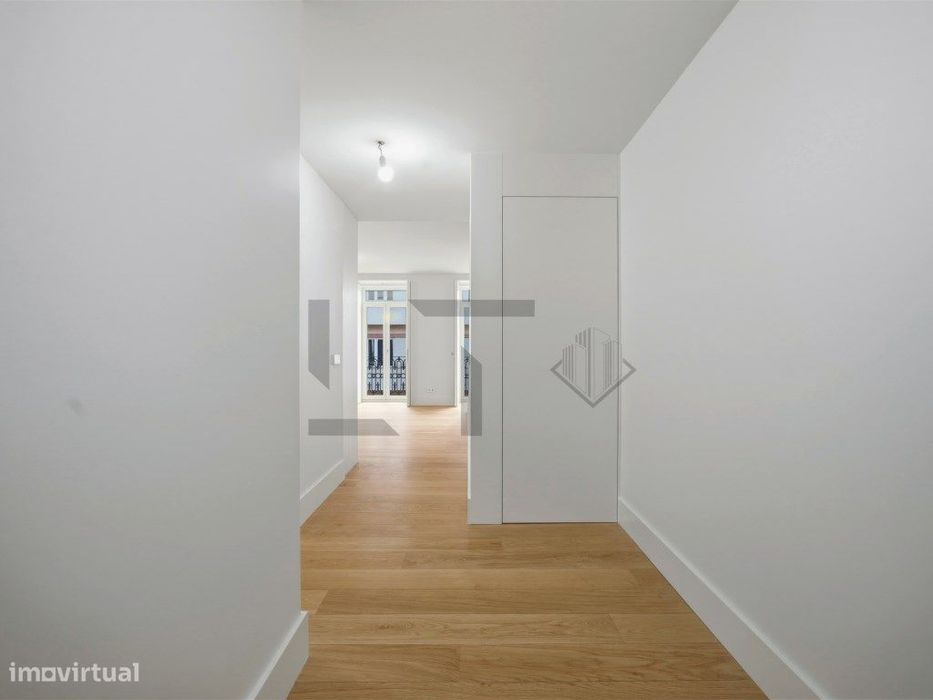 Apartamento T2 com Garagem para Venda junto à Av. da Liberdade, Lisboa
