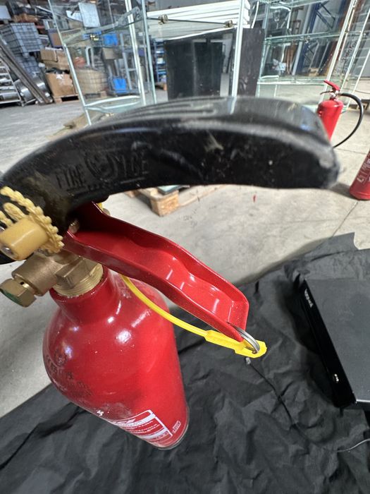 Extintor CO2 2kg novo e cheio