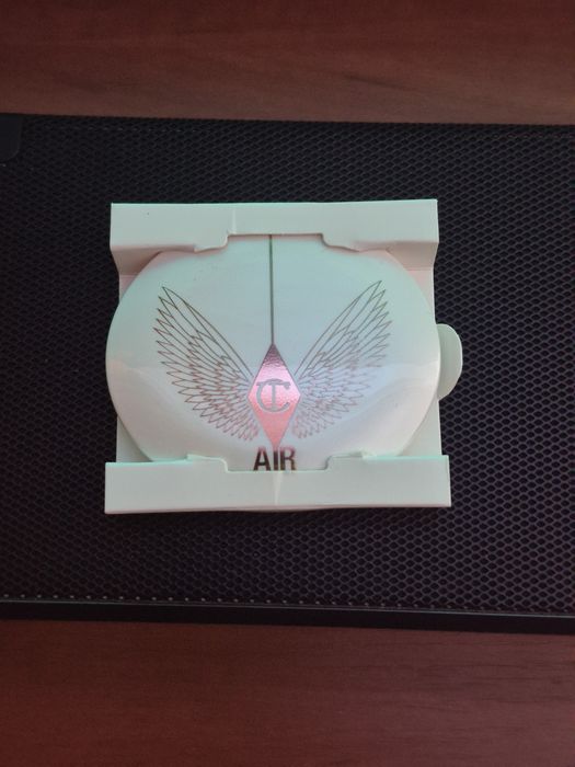 Puder utrwalający Charlotte Tilbury Airbrush Brightening Flawless Fini