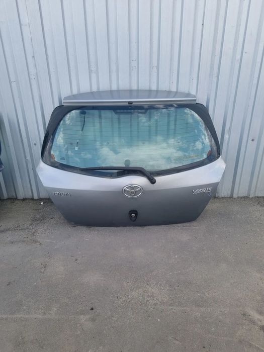 Klapa bagażnika Toyota Yaris II 1F8