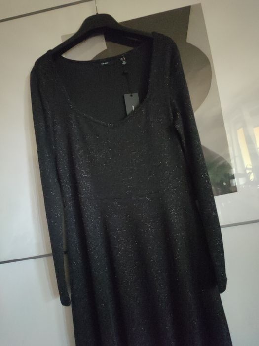 Błyszcząca sukienka Vero Moda rozmiar M