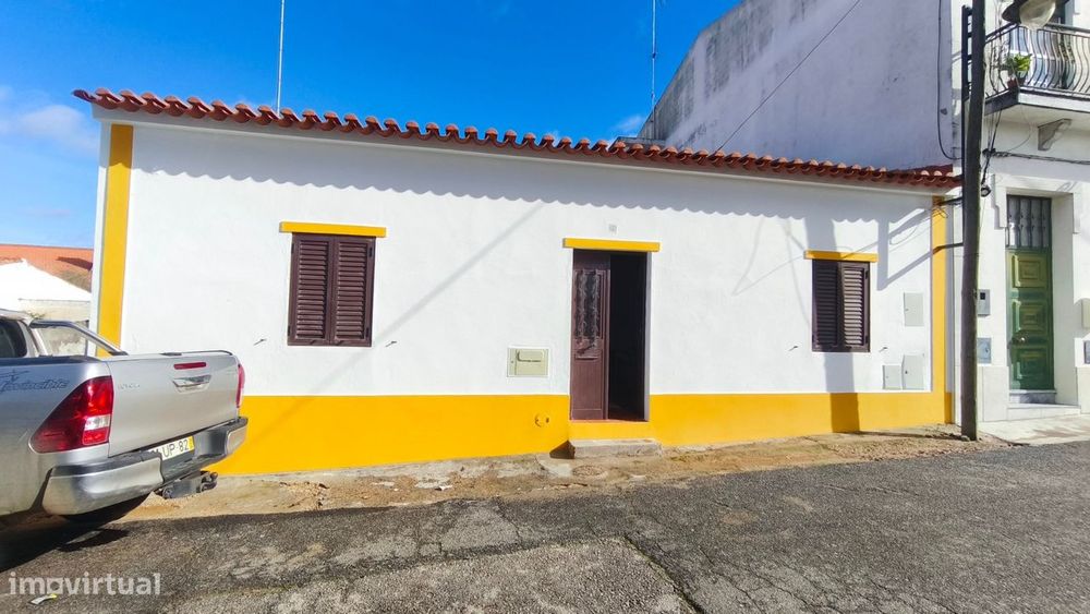 Moradia terrea de 4 assoalhadas em  Pias