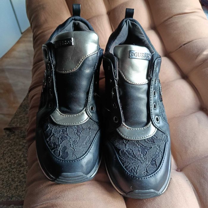 sapatilhas da GUESS, para senhora em bom estado