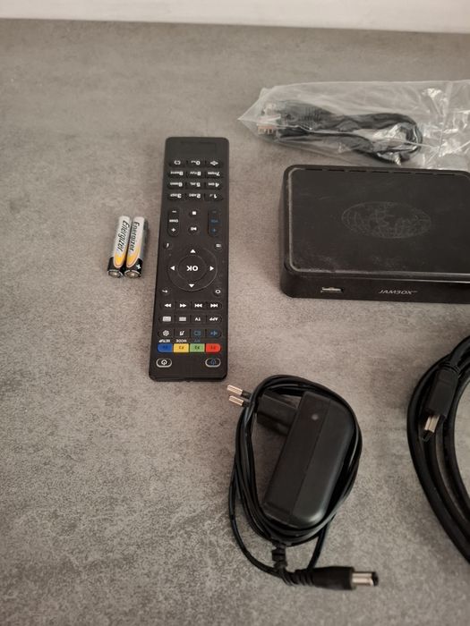 Dekoder IPTV Jambox MAG255 – pełny zestaw
