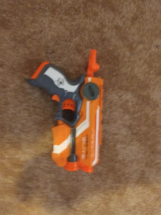 Zabawkowy pistolet NERF