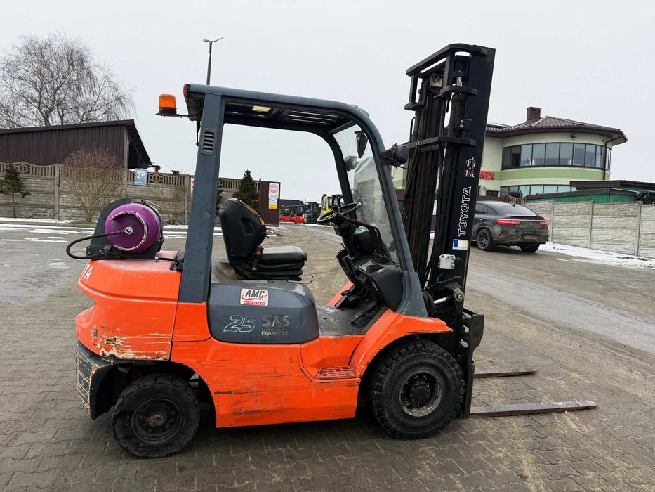 wózek widłowy TOYOTA 7FGF25 LPG 2500kg 4.0m przesuw pozycjoner 2005rok