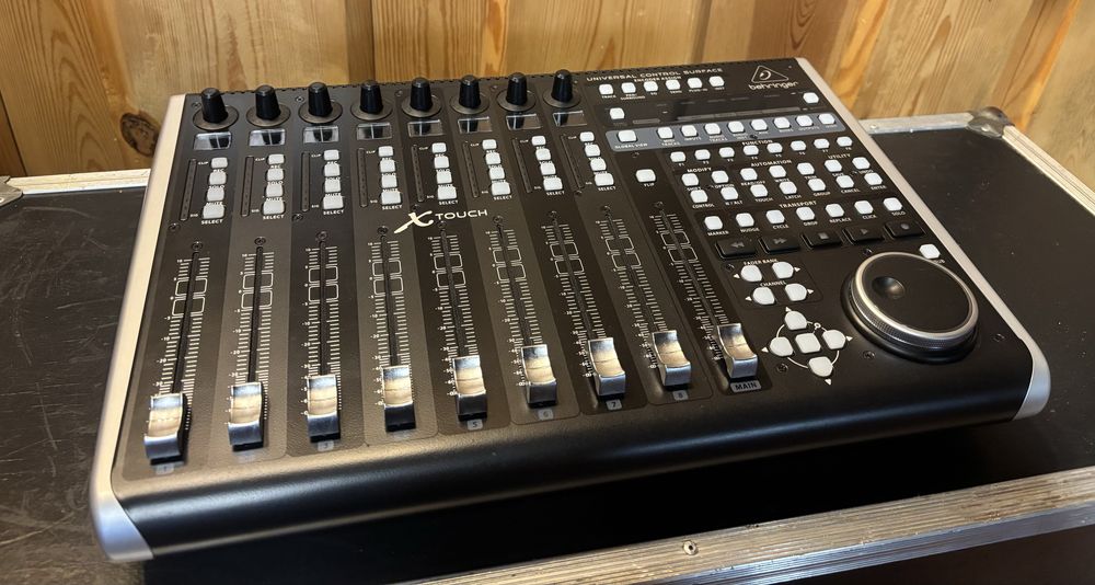 Behringer X Touch