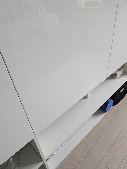 Regał z półkami i szafkami