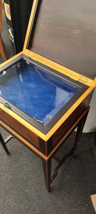 Antiga mesa expositora