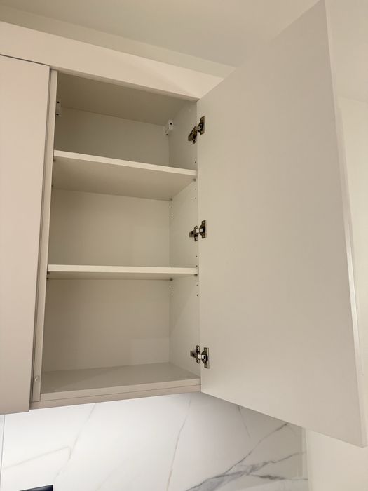 Meble kuchenne wraz z blatem i zlewem