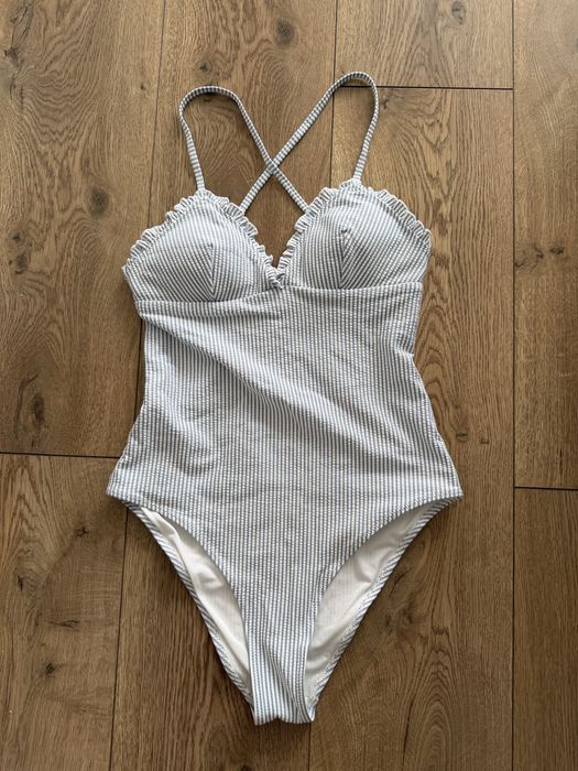 Суцільний купальник