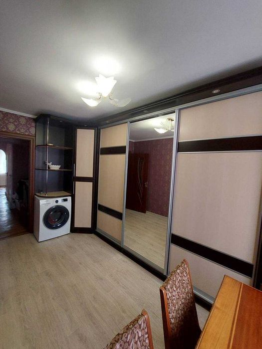 продається 3-кім квартира в пригороді. с.Микитинці.