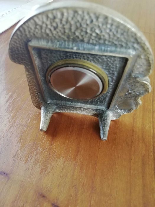 Relógio QUARTZ com moldura em estanho