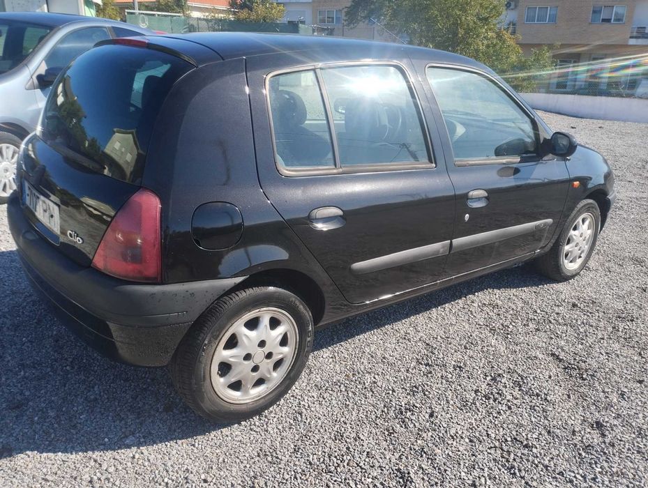 Renault Clio 1.2 60cv só 140000kms