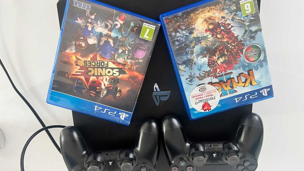 PS4 Pro 1TB com 2 comandos DualShock 4 e 2 jogos