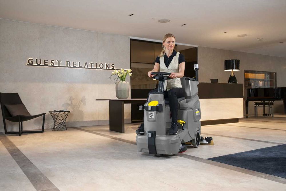Wynajem Karcher Szorowarka duża samojezdna BD 50/70 bateryjna z siedziskiem