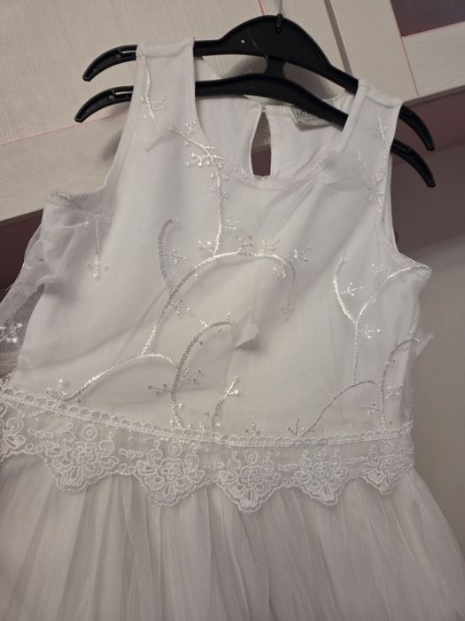 Нарядна біла сукня для принцеси
