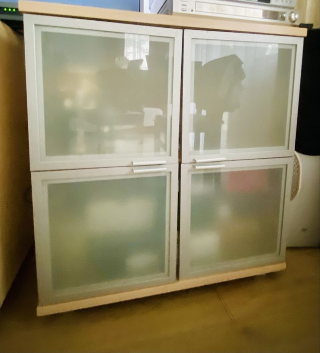 Komoda szklana 80 zl