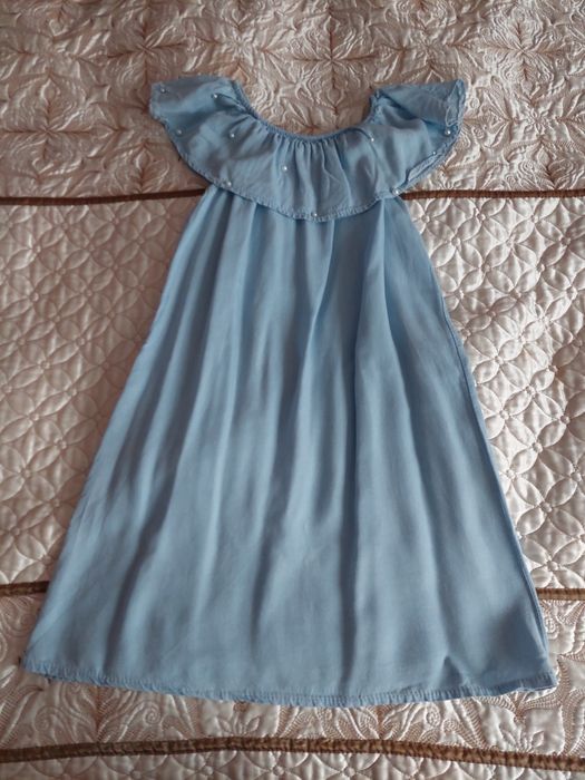 Lekka sukienka dla dziewczynki.