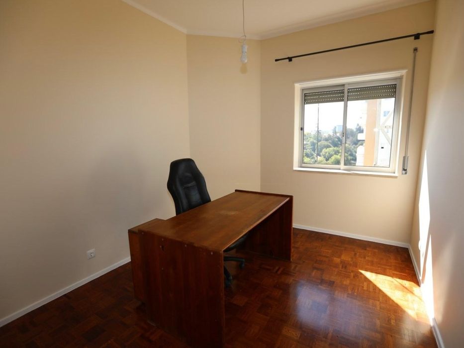 Secretária e cadeira gaming