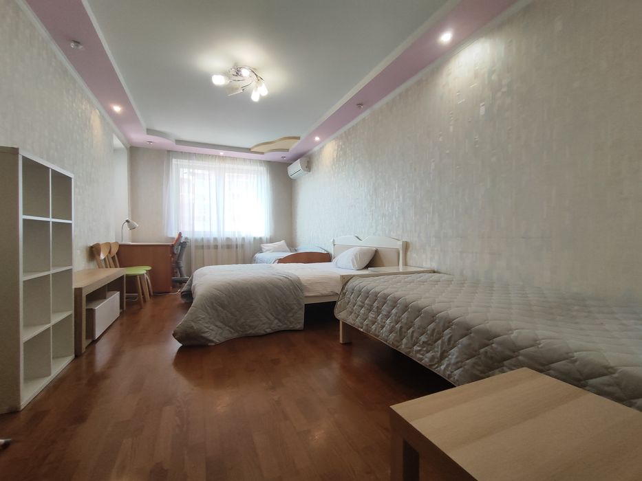 Подобово двокімнатна Троєщина