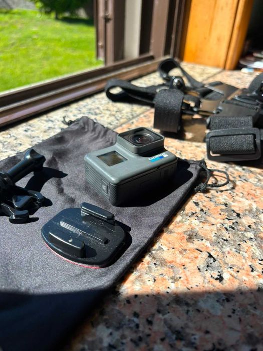 GoPro Hero 6 Black, cartão SD e acessórios