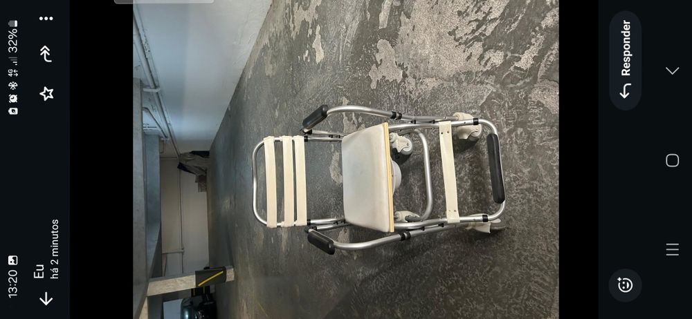 Cadeira de rodas sanitária