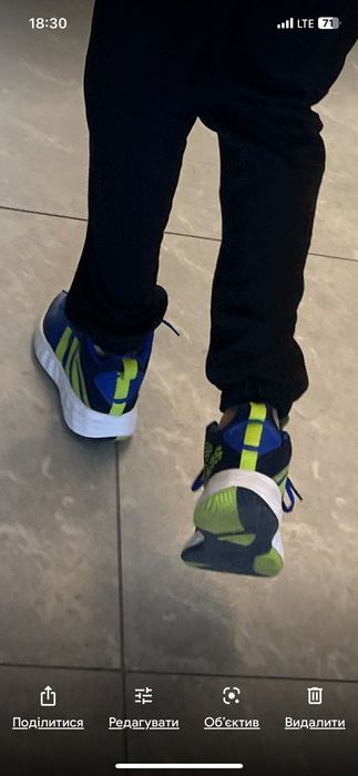 Фирменные кроссовки Adidas