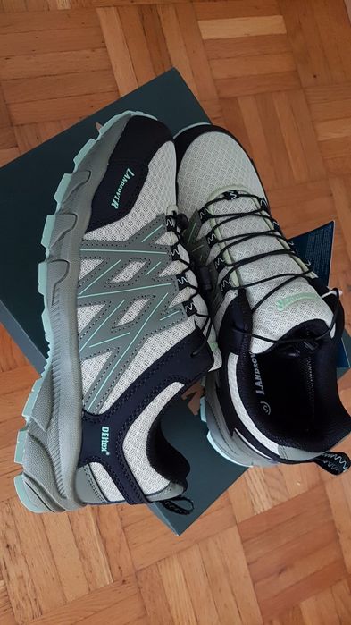 Демисезонные не промокаемые кроссовки Landrover 39р,оригинал.