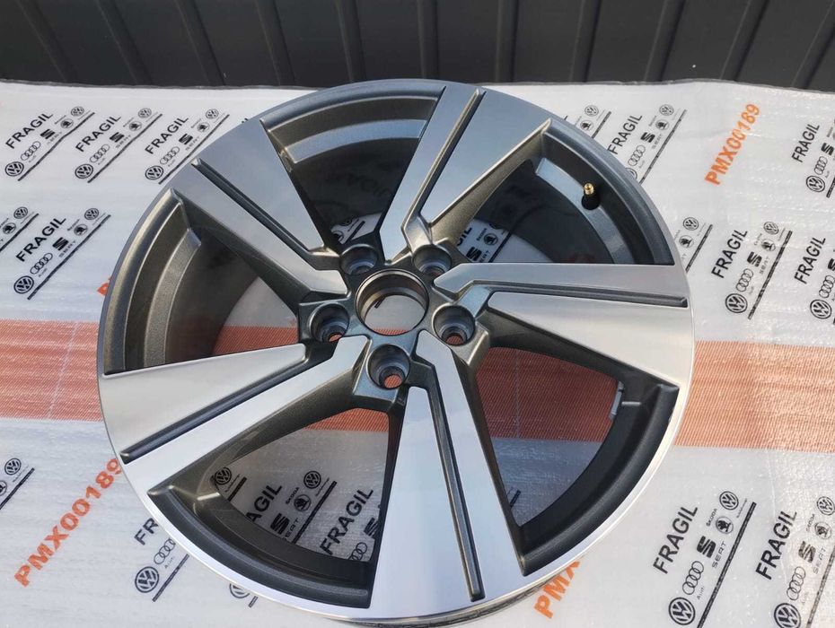 Felga aluminiowa 18” Audi Q2 7Jx18H2 ET45 81A601025G