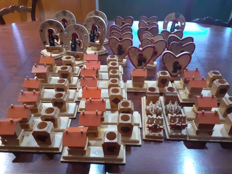 Recordações / lembranças  em madeira de Portugal.  Miniaturas!