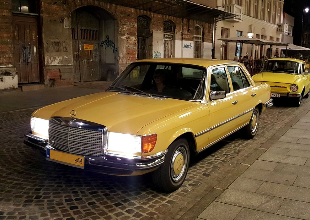 Mercedes S-klasa. Żółta Klasyczna limuzyna do ślubu, filmu, eventy.