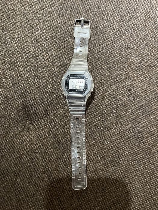 Nowy zegarek elektroniczny uniseks idealny do wszystkiego