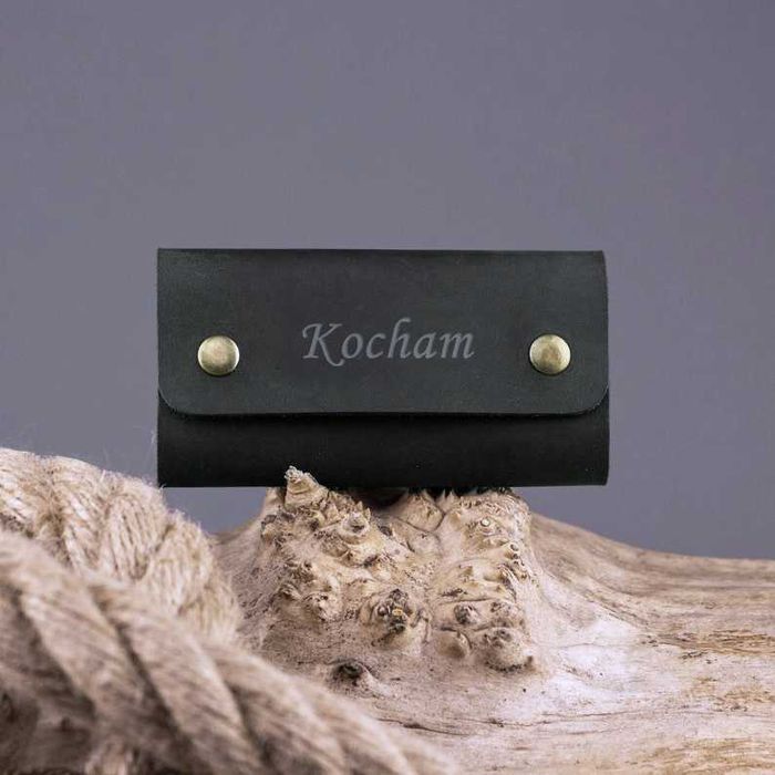 Prezent na parapetówkę Etui na klucze z grawerem skórzane handmade