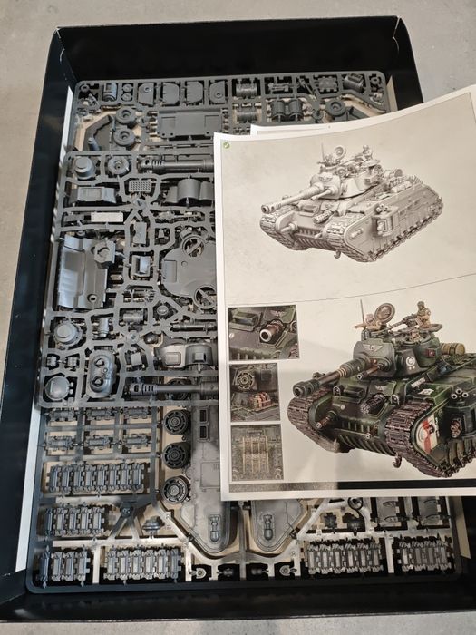 Warhammer 40000 Astra Millitarum Rogal Dorn Battle Tank - wypraski