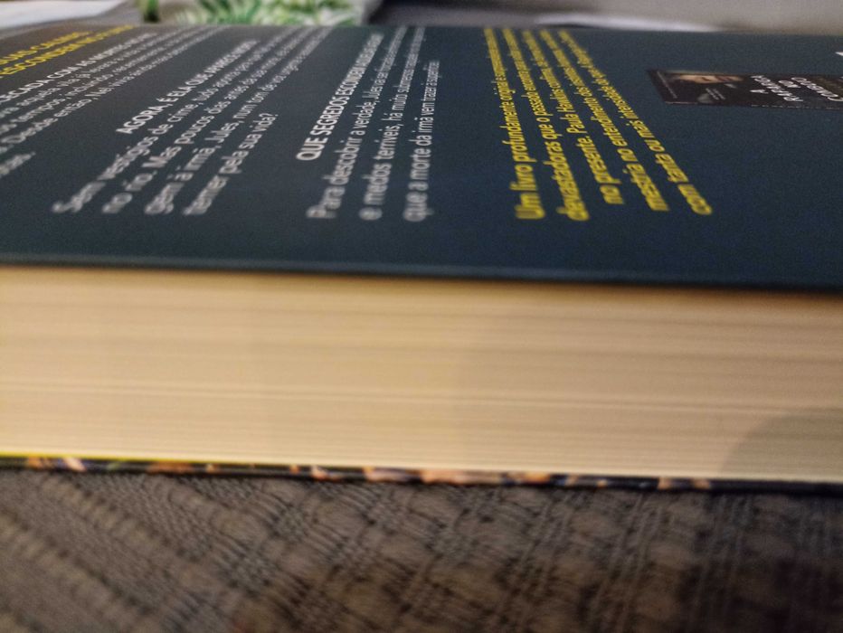 Paula Hawkins - Escrito na água