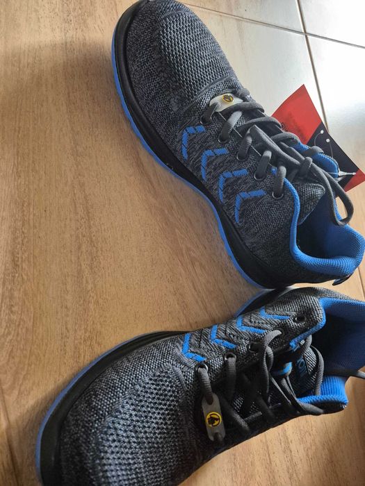 Кросівки з захистом , металевий носок 40 розмір