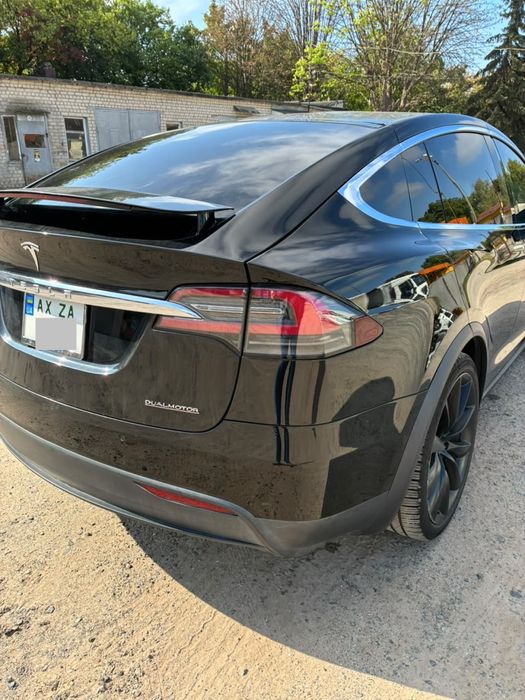 Tesla model x 2019