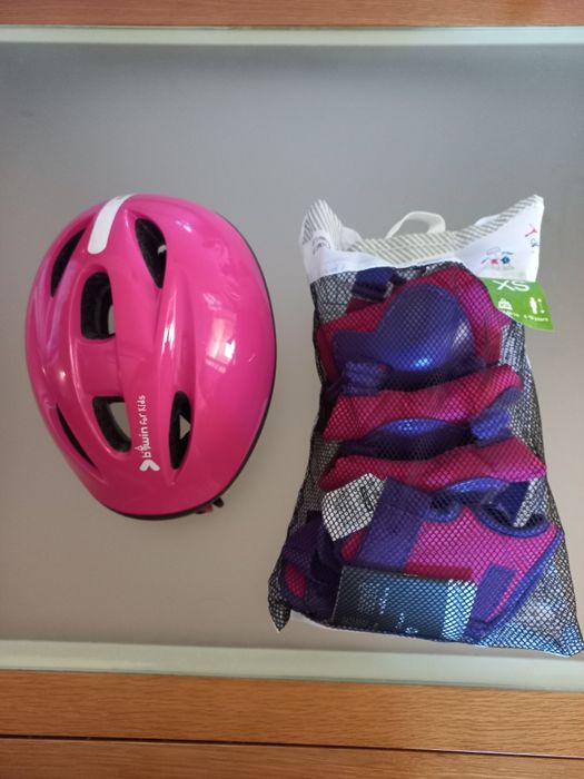 capacete e protecção joelhos mãos e cotovelos